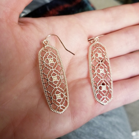 Gorgeous Filigree Earrings Rose Gold Color - Picture 3 of 4
